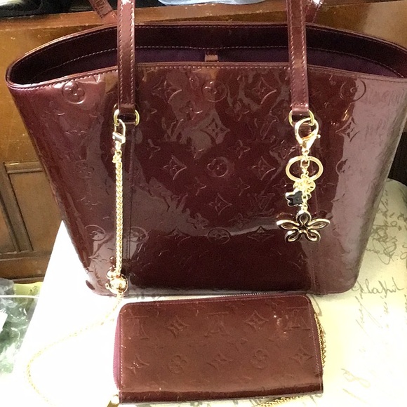 Louis Vuitton Handbags - Louis Vuitton Vernis Amarante tote in pristine condition.  Posh Authenticated